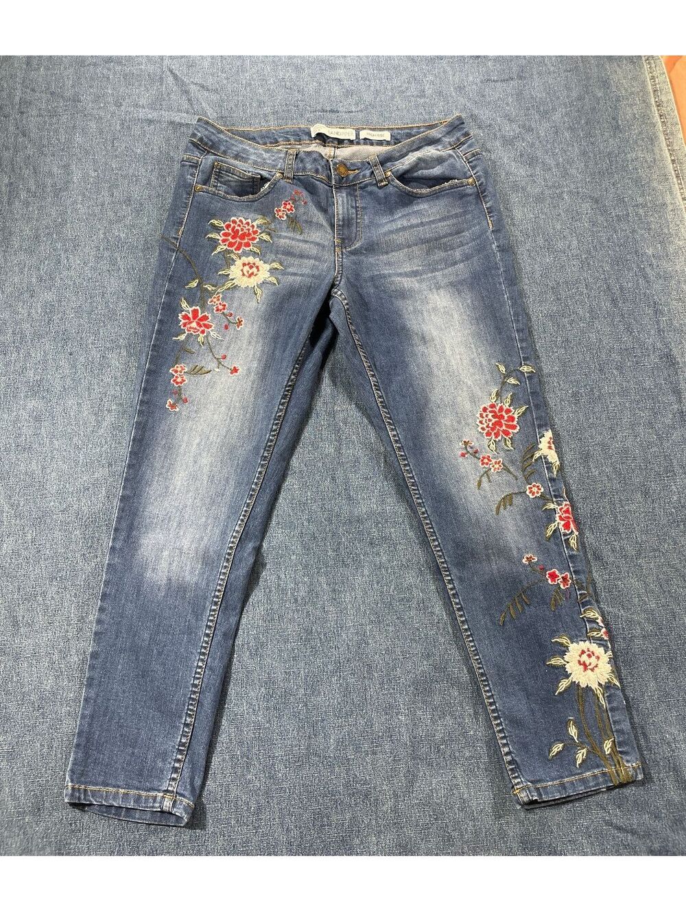Sandpiper Size 8 women's embroidered jeans crop floral embellished high rise